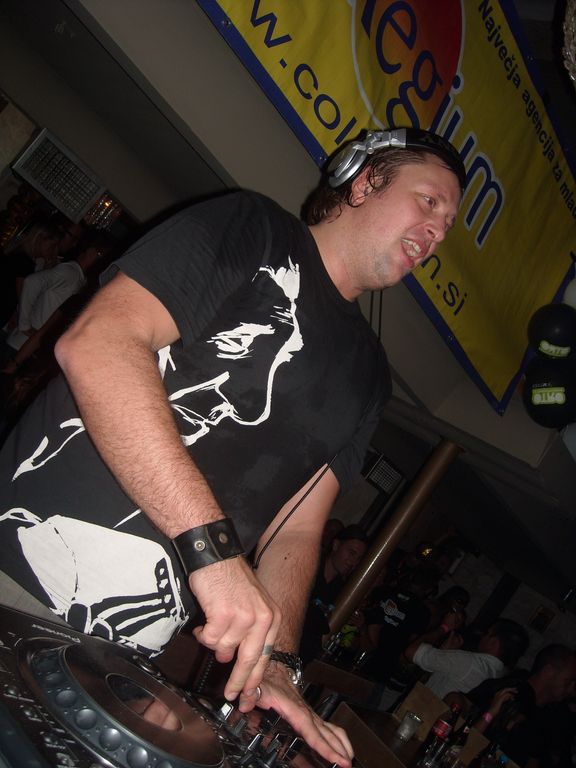 i/Kranj/Absolvent08/07-BlackWhiteParty/absolvent 1894.jpg